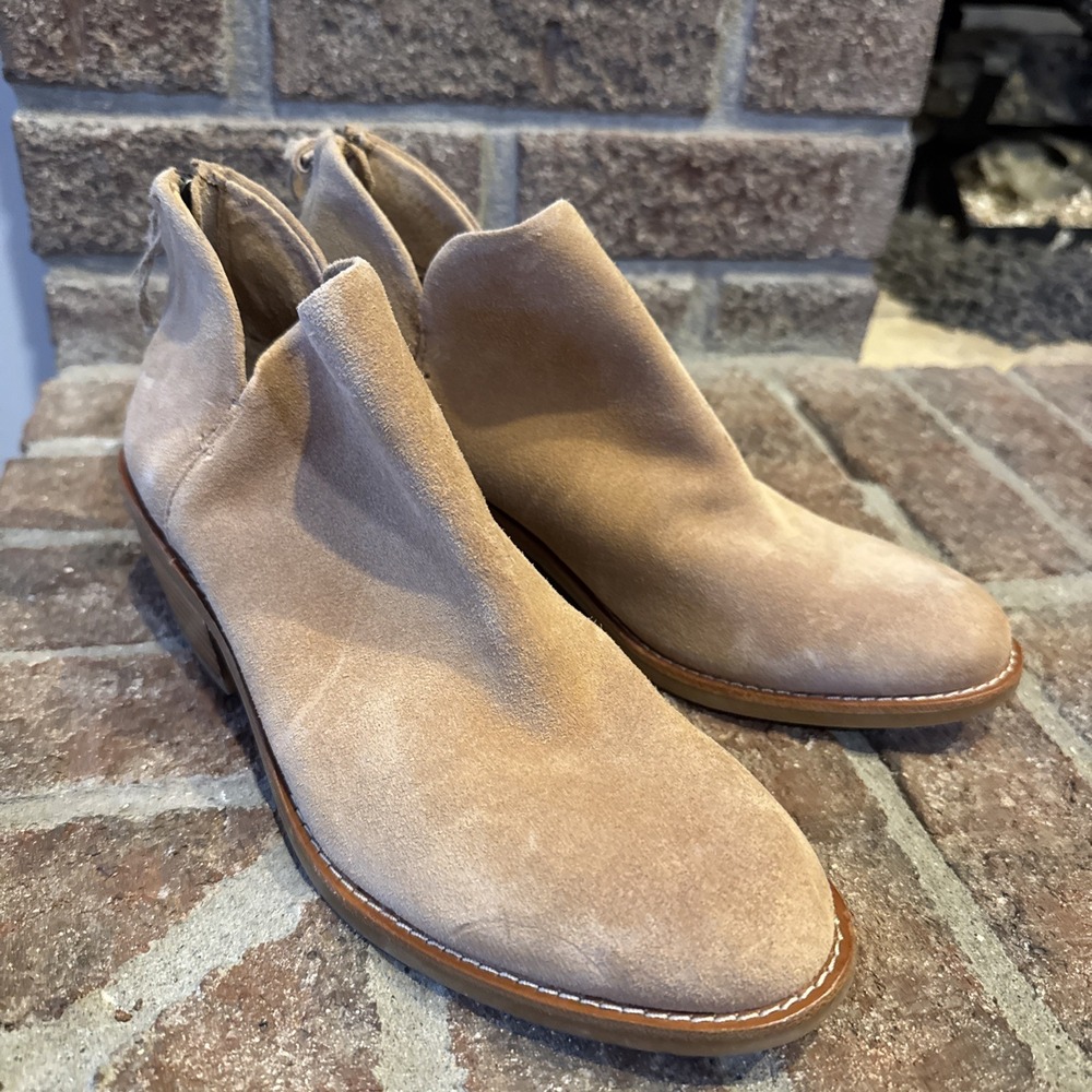 Sofft‎ Tan Suede Women's Ankle Booties Size 6.5 Block Heel #470